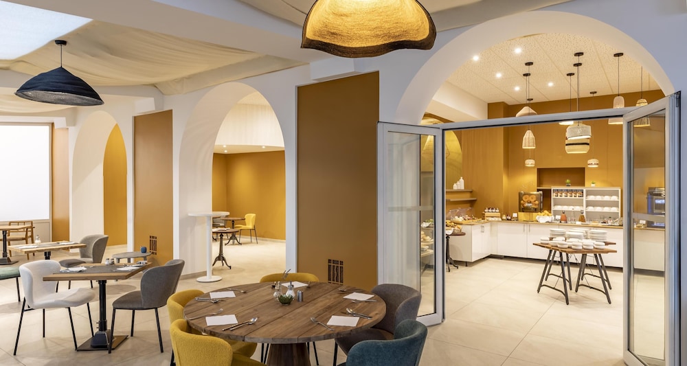 restaurant cafeteria