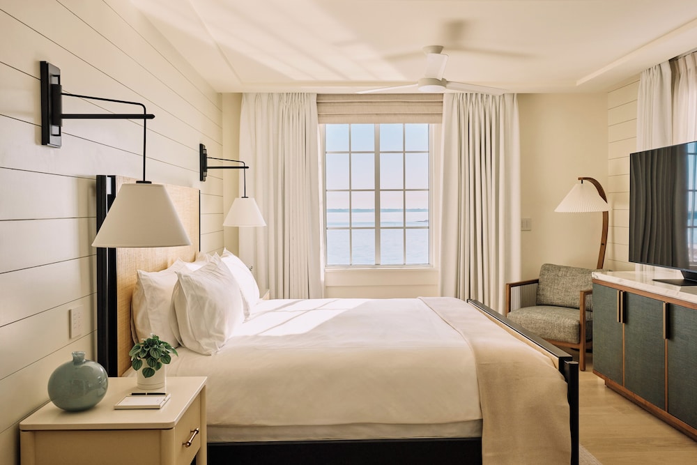 Room, King Bed, Water Front