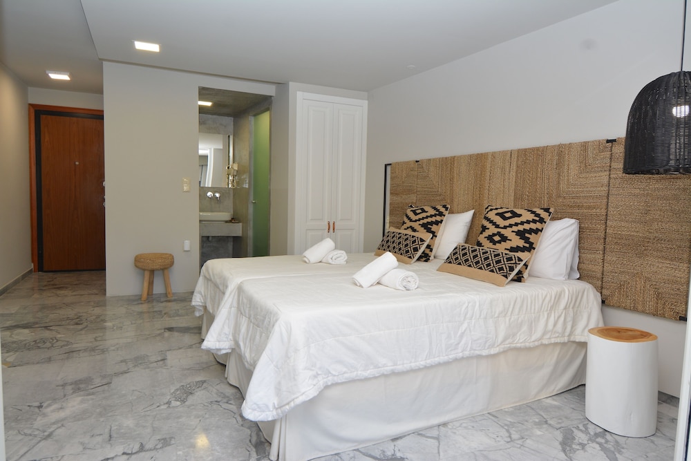 Candia Suites And Rooms 21/49