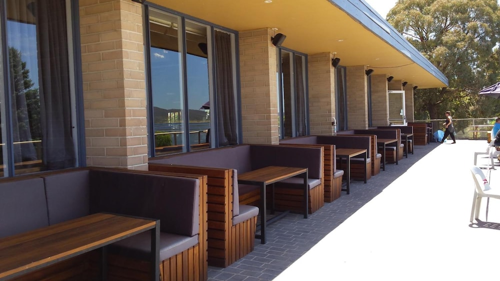 LAKE JINDABYNE HOTEL 5/75
