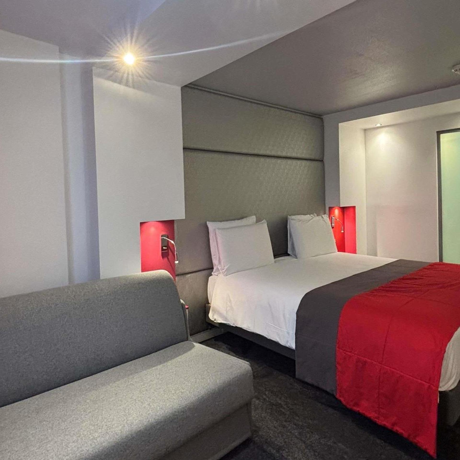 غرفة سوبيريور بسرير كينج مع أريكة، Hotel Mercure Paris Montmartre Sacre-Coeur 6/10