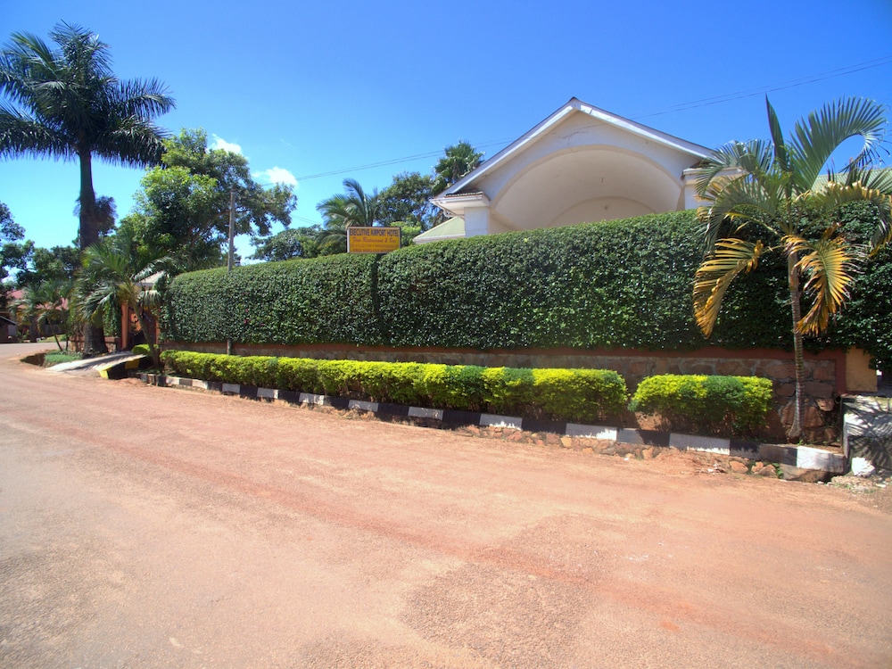 Executive Airport Hotel 3/50