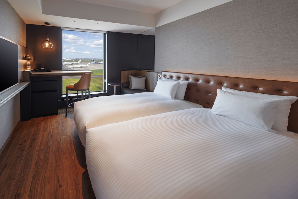 STANDARD, TWIN BEDS, AIRPORT VIEW