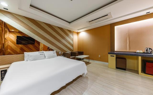 Ava Hotel Changwon 11/99