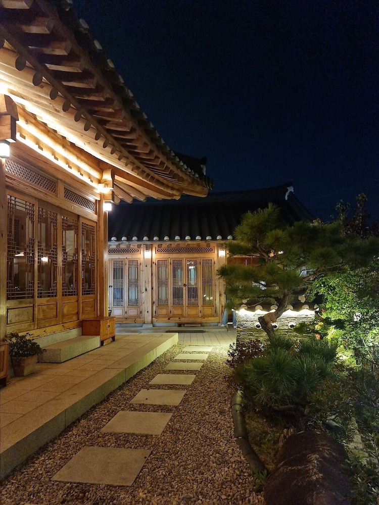Wiyeonjae Hanok Stay 3/49