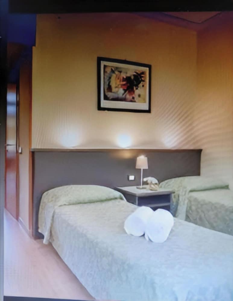 BUSINESS, SINGLE, SINGLE BED