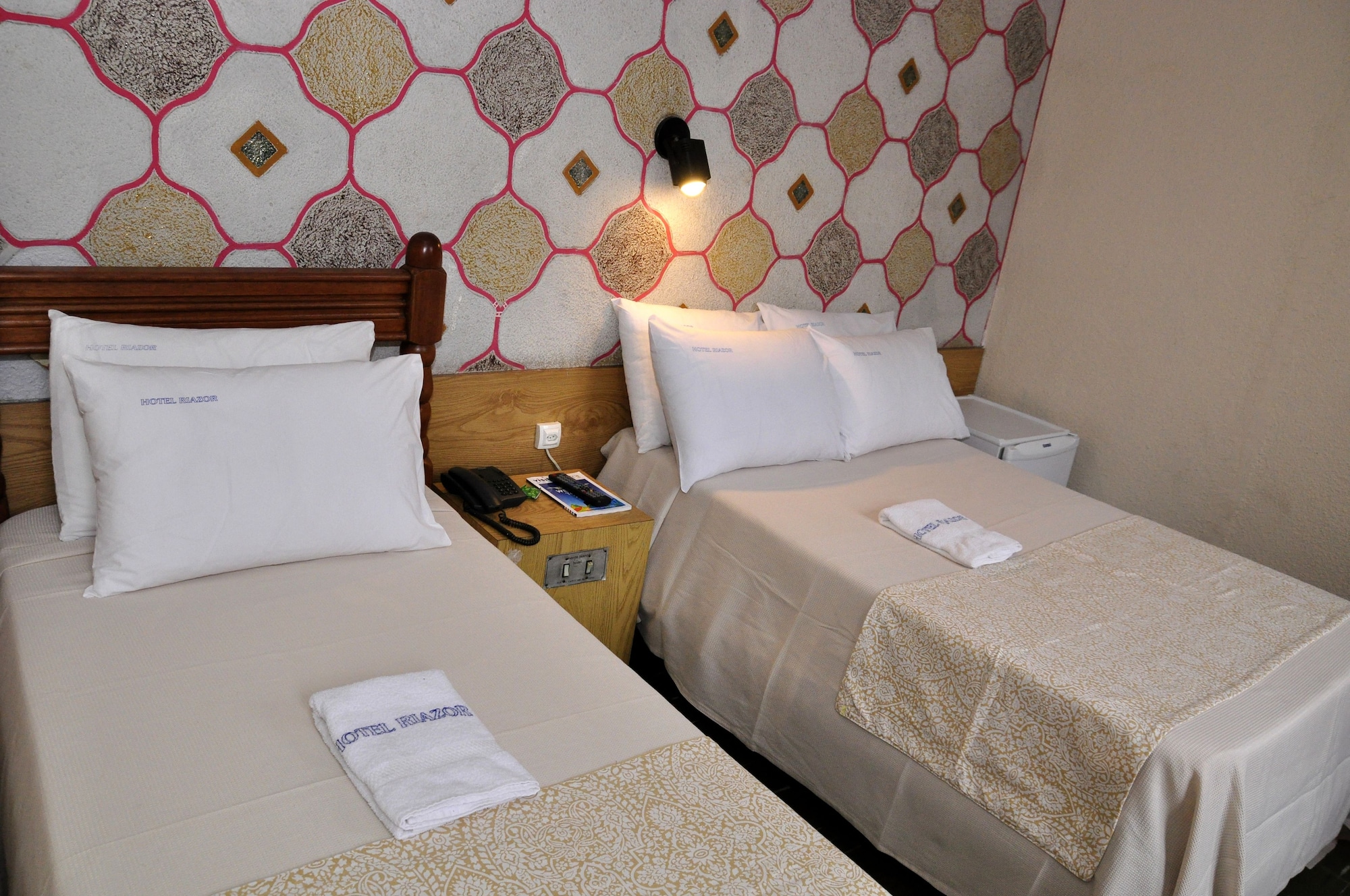 APARTMENT, TWIN BEDS