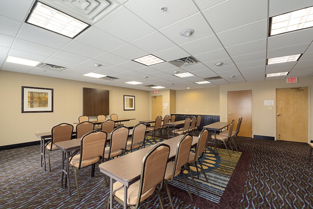 Holiday Inn Express Bloomington West 59/68
