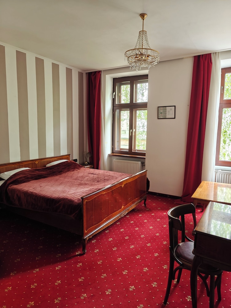 Room, Queen Bed