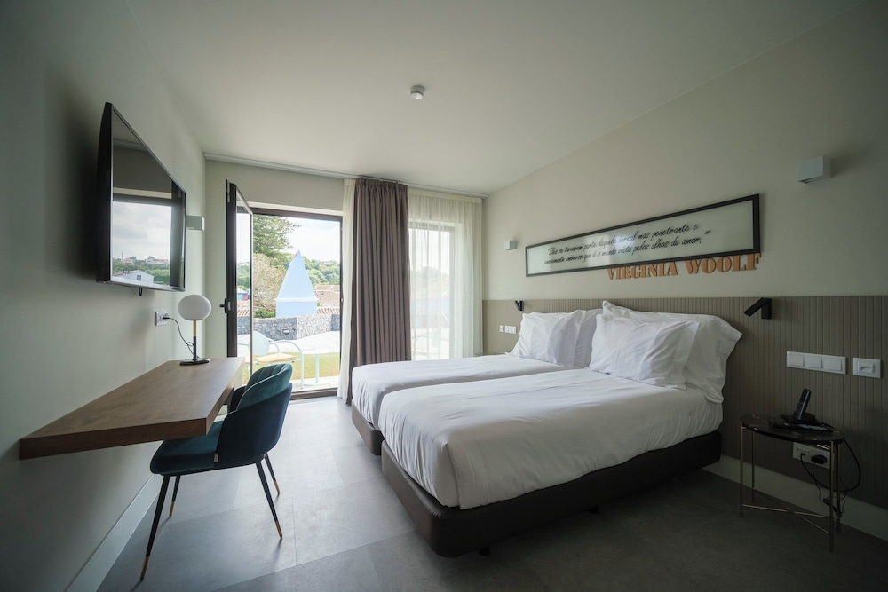 AZORES BOOK HOTEL 10/46
