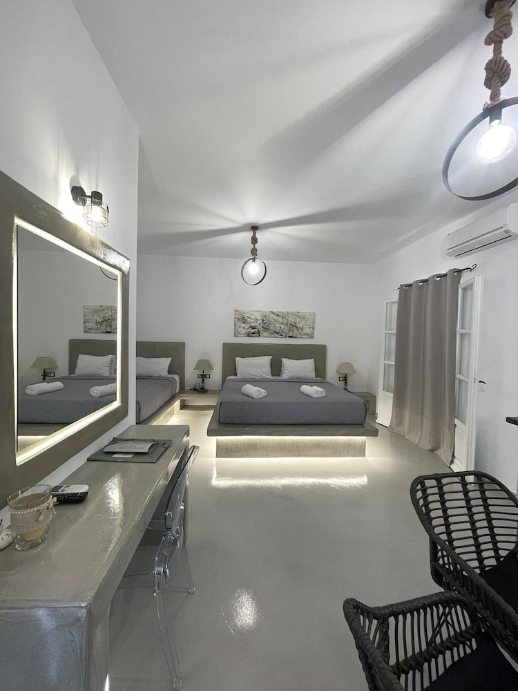 Zoumis Studios 23/50