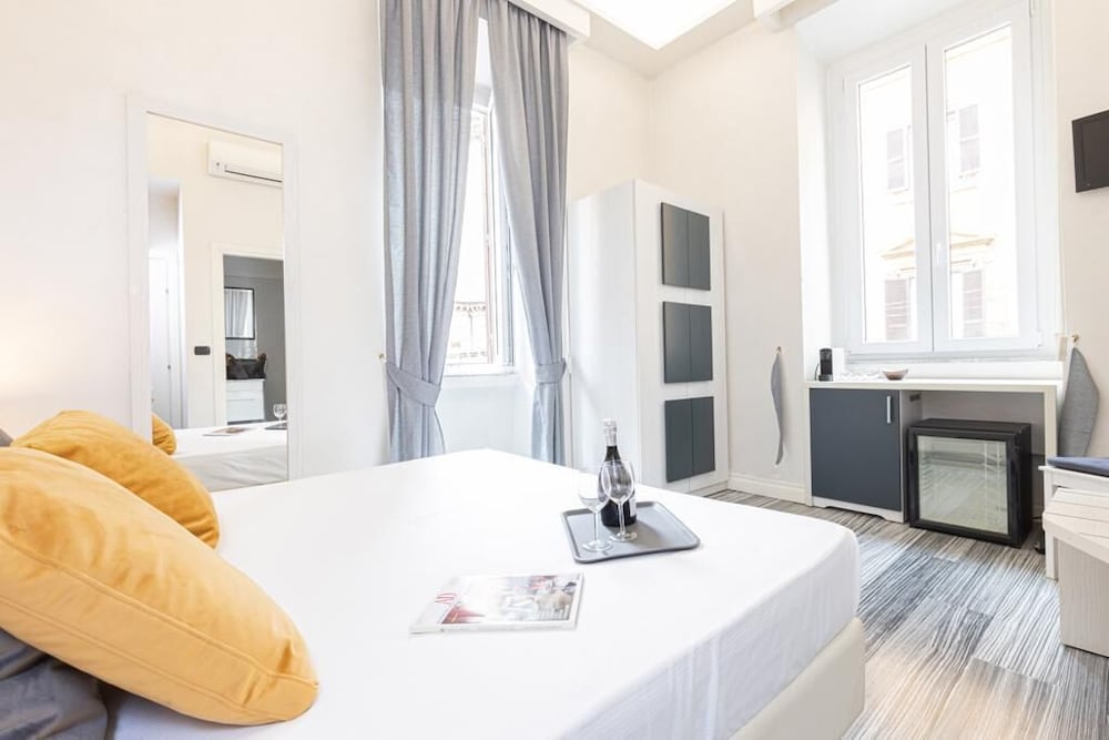 Spagna Boutique Luxury Suites 27/68