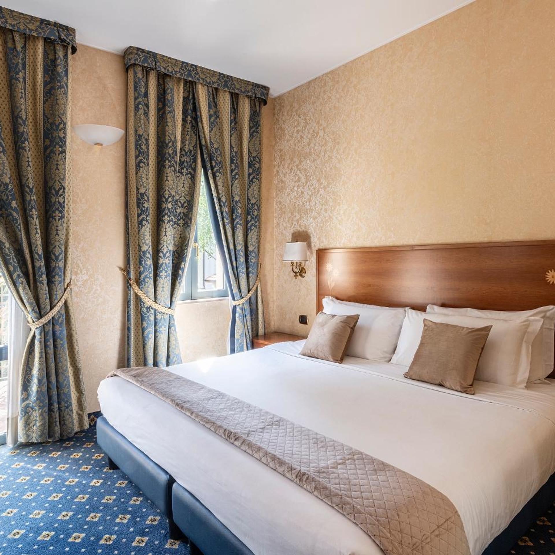 Room, King Bed, Balcony