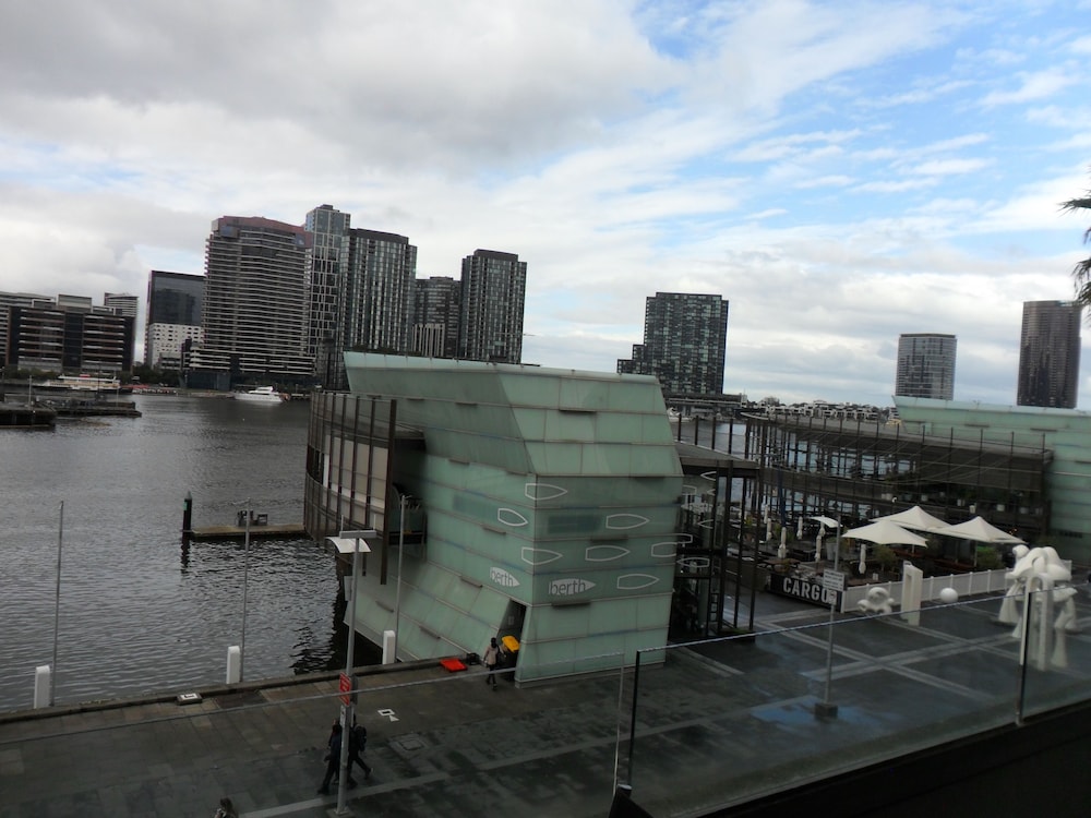Akom Docklands 22/50