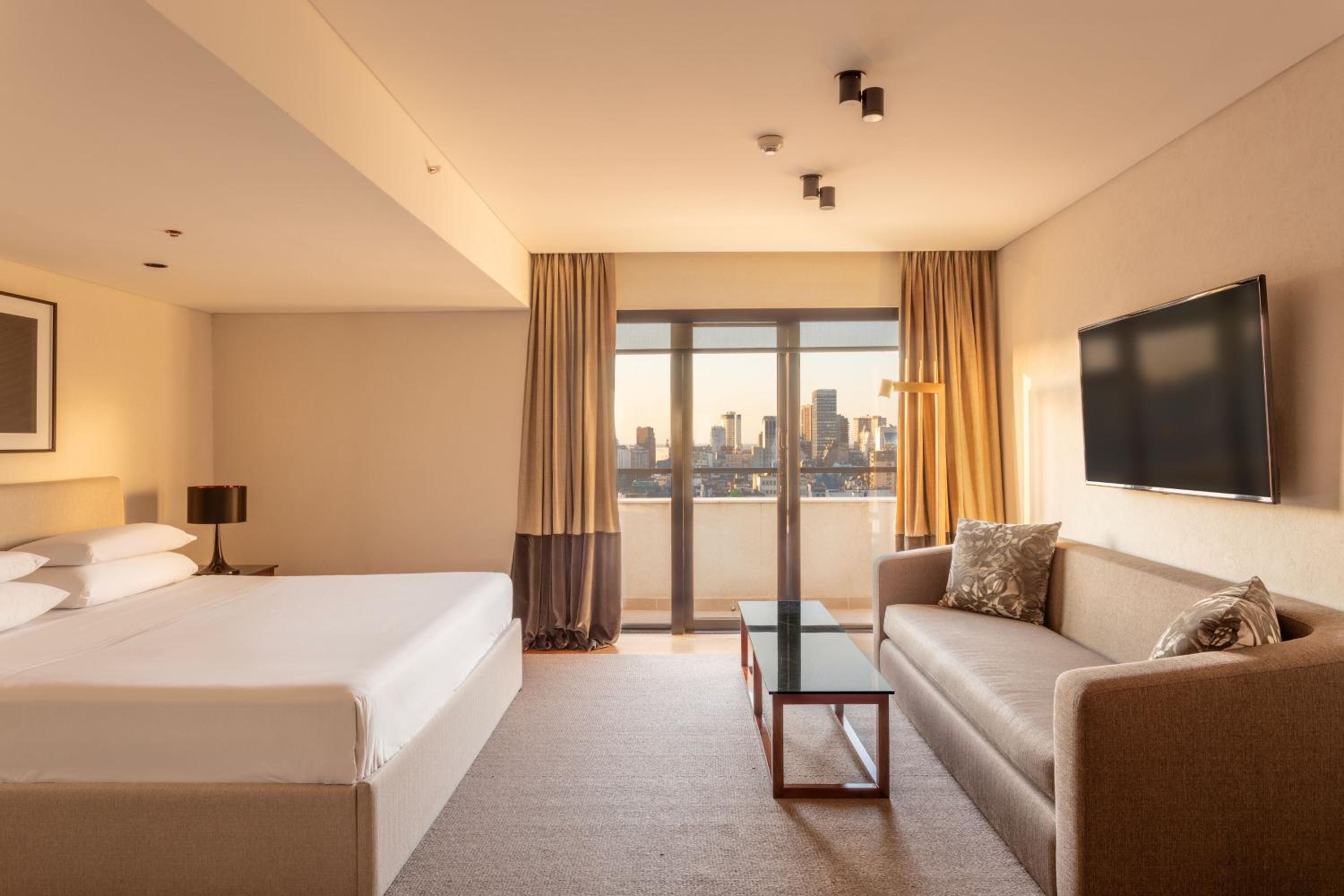 Upper, Deluxe, Suite, King Bed