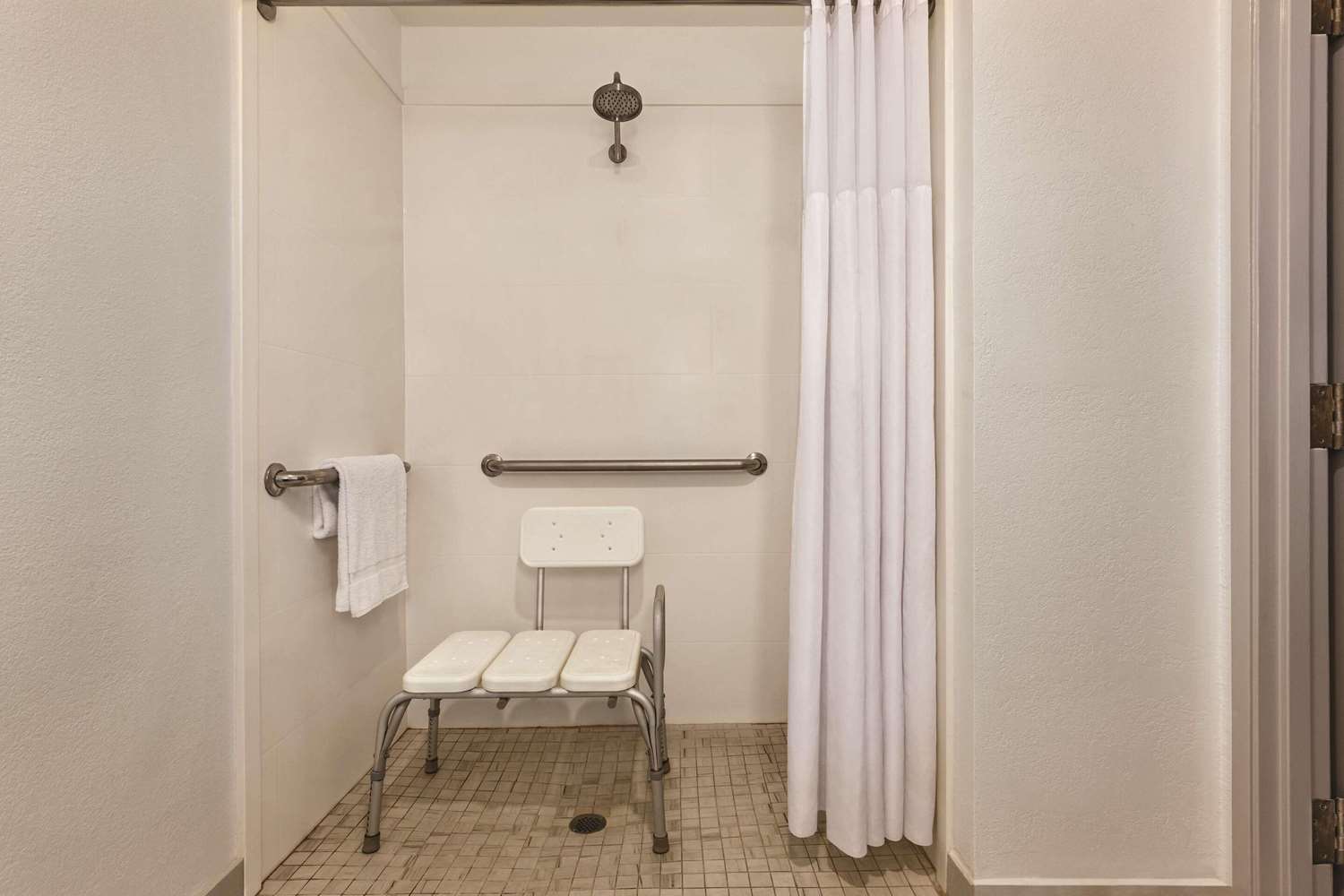 Country Inn & Suites by Radisson, Beaufort West, SC 14/14