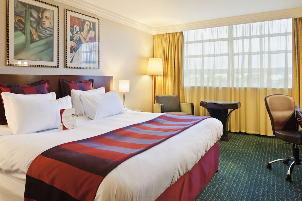 PREMIUM, QUEEN BED