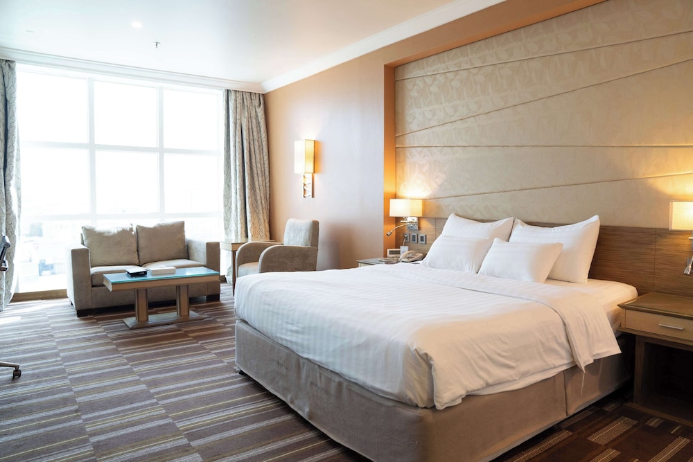 جولدن تيوليب بريدة(Golden Tulip Buraidah Al Qassim Hotel) 10/50