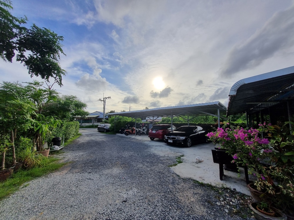 Charin Village 53/57
