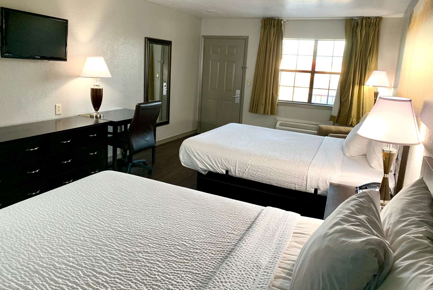 Days Inn By Wyndham Canton 24/43
