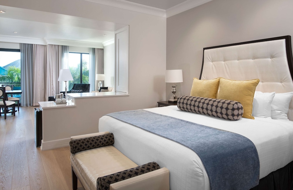 CLUB, SUPREME, SUITE, KING BED