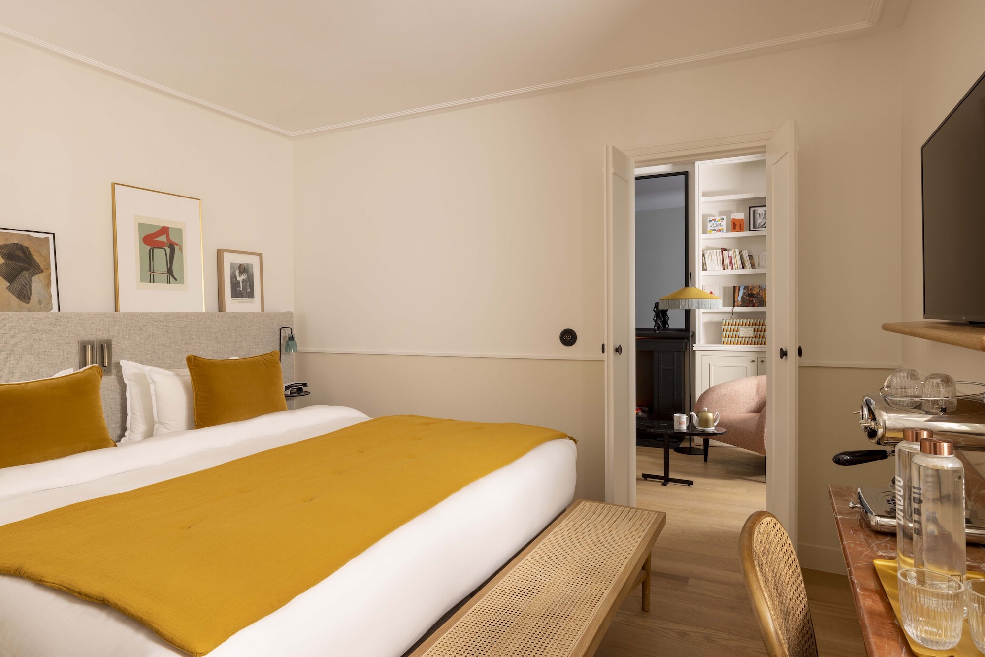 LA LOGE, SUITE, KING BED, SOFA