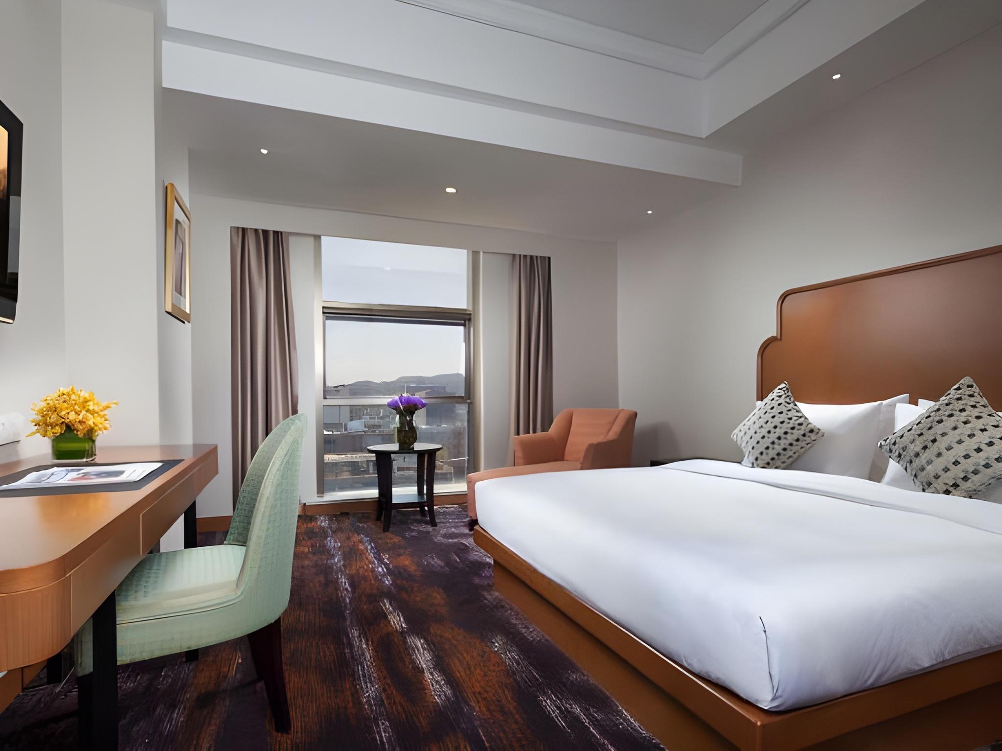 Special, Queen Bed