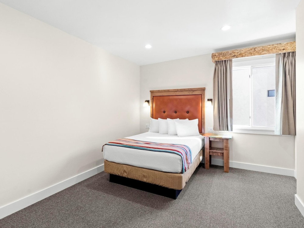 Bluff Dwellings Resort 29/67