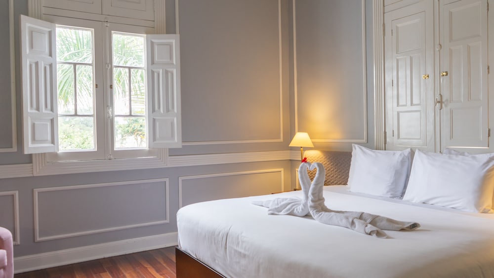 PREMIUM, DOUBLE OR TWIN BED