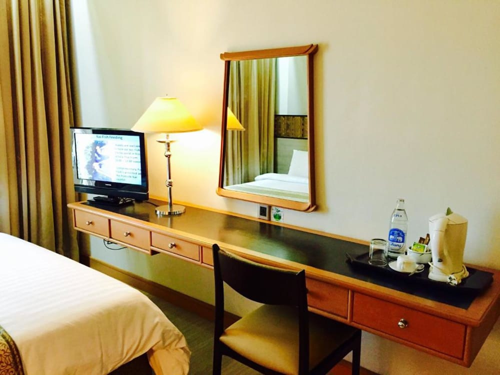 Indra Regent Hotel 72/82