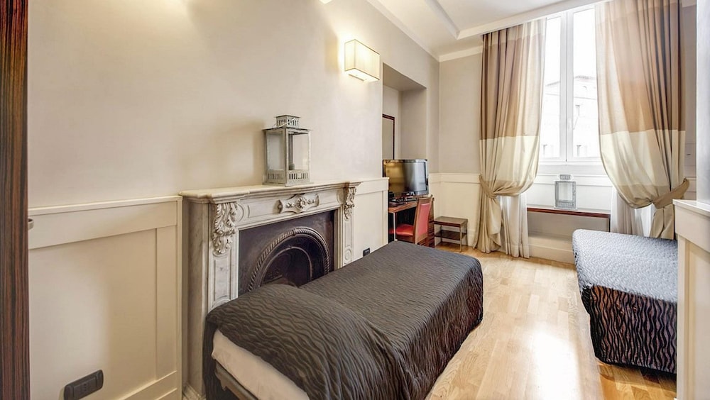 939 Hotel 23/52