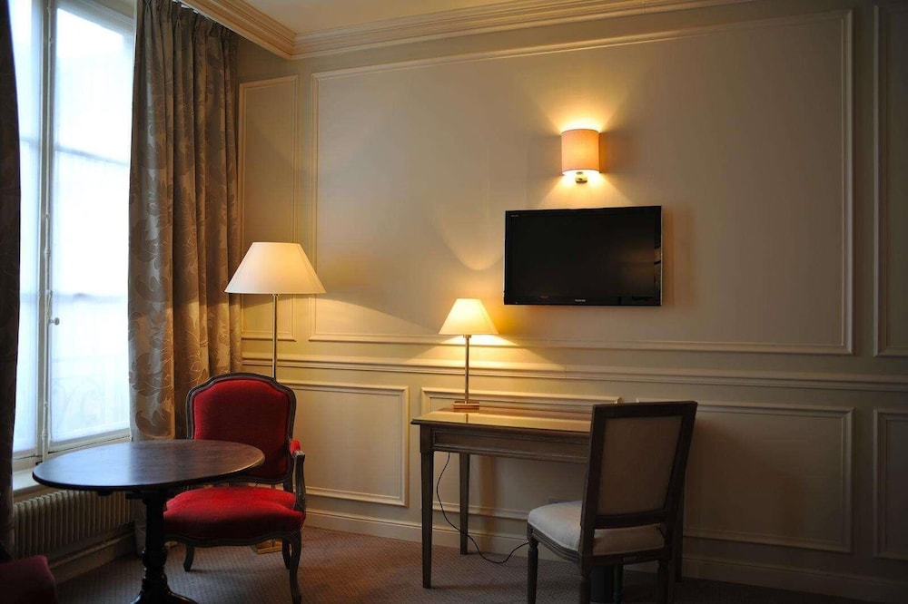 Hotel De L'Universite 33/50