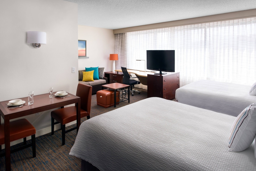 Residence Inn Las Vegas Hughes Center 40/48