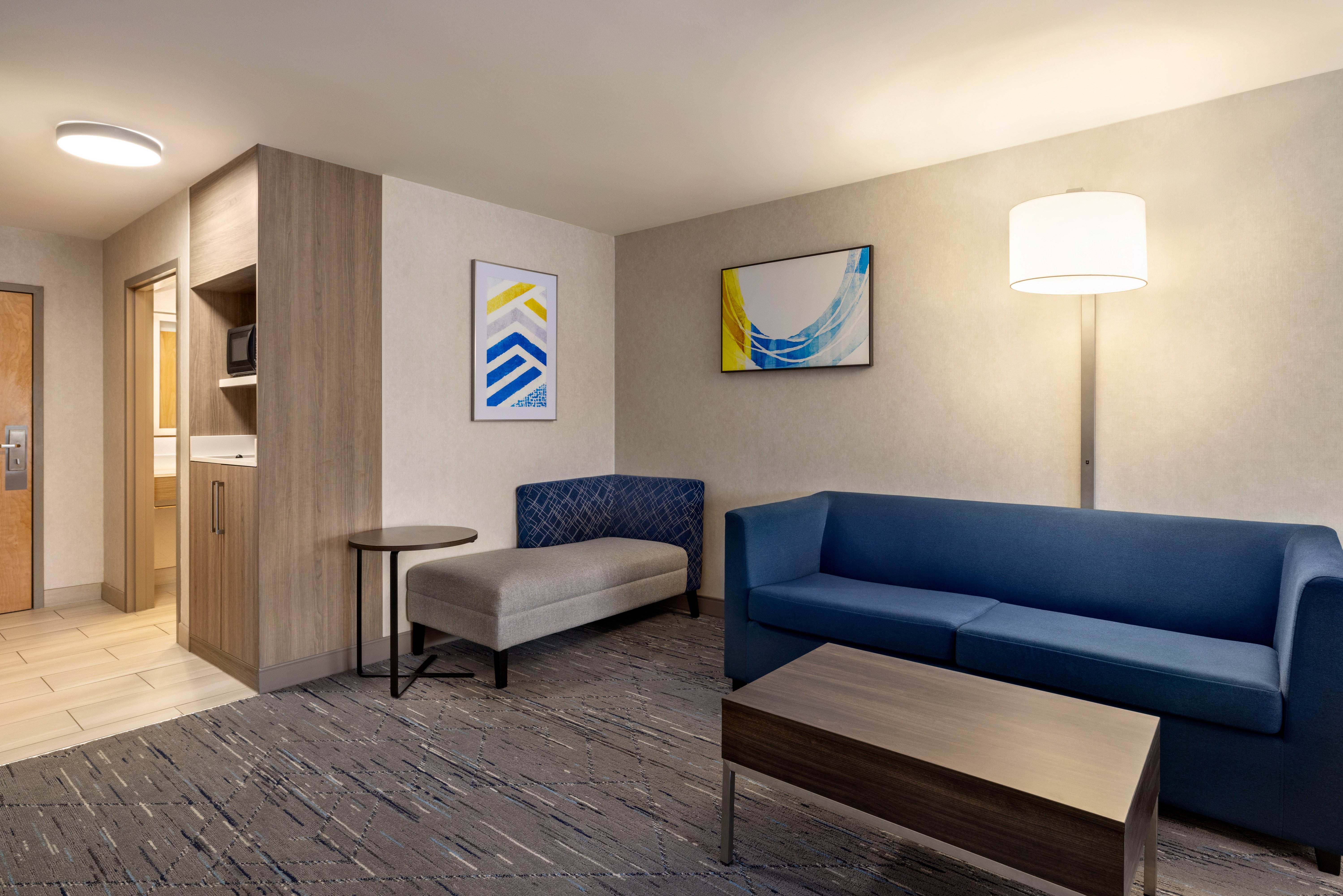Holiday Inn Express Syracuse Airport 46/65