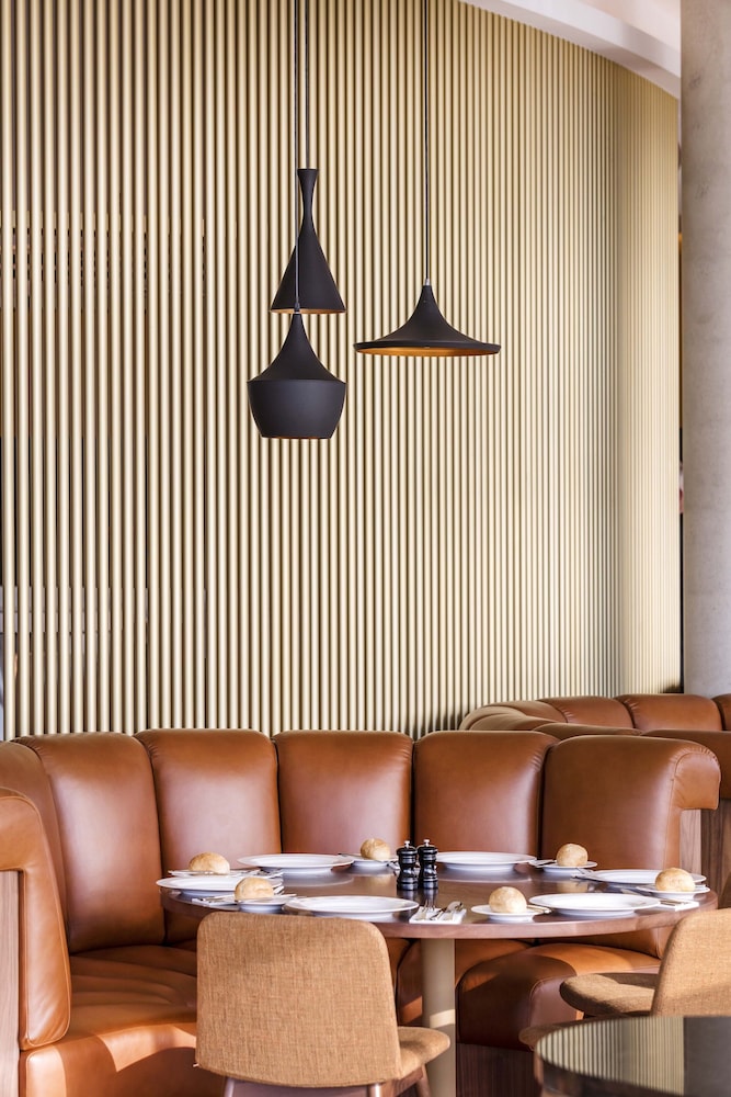 Vibe Hotel Canberra Airport 43/63