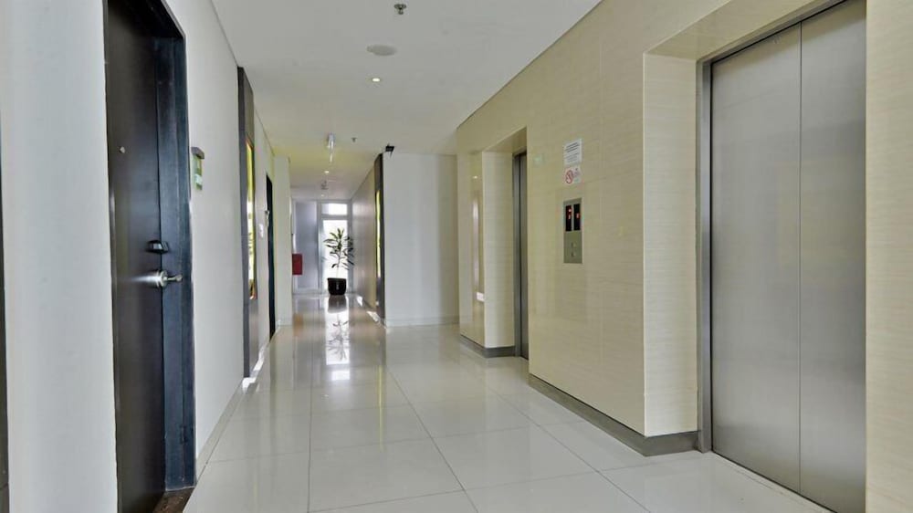 V HOTEL JAKARTA 25/45