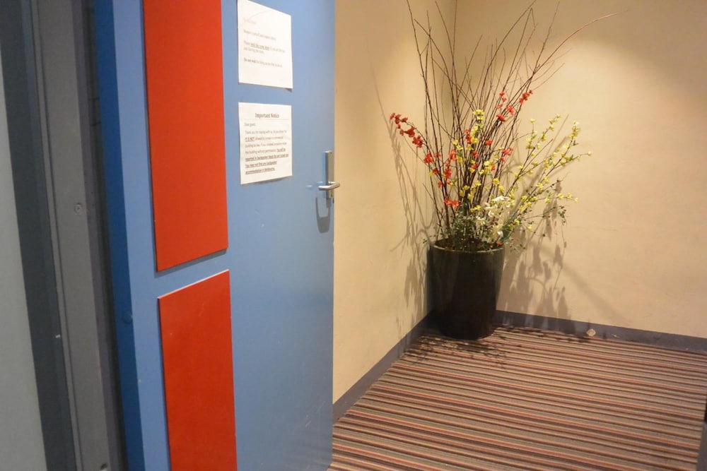 Elizabeth Hostel 59/62