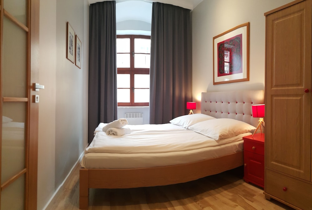 P&J Apartments 13/50