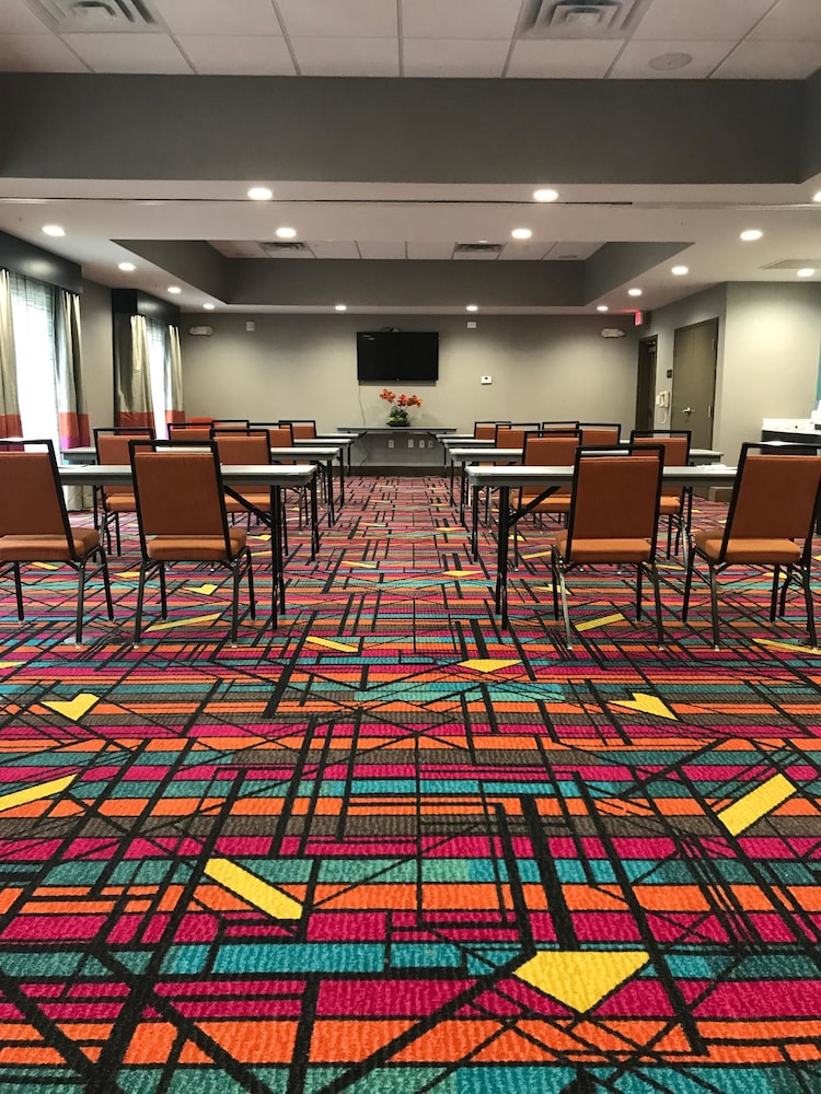 Hampton Inn Suites Moore Ok 37/38