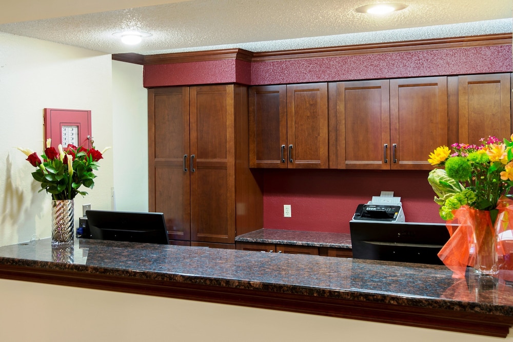 Red Roof Plus Suites Malone 11/40
