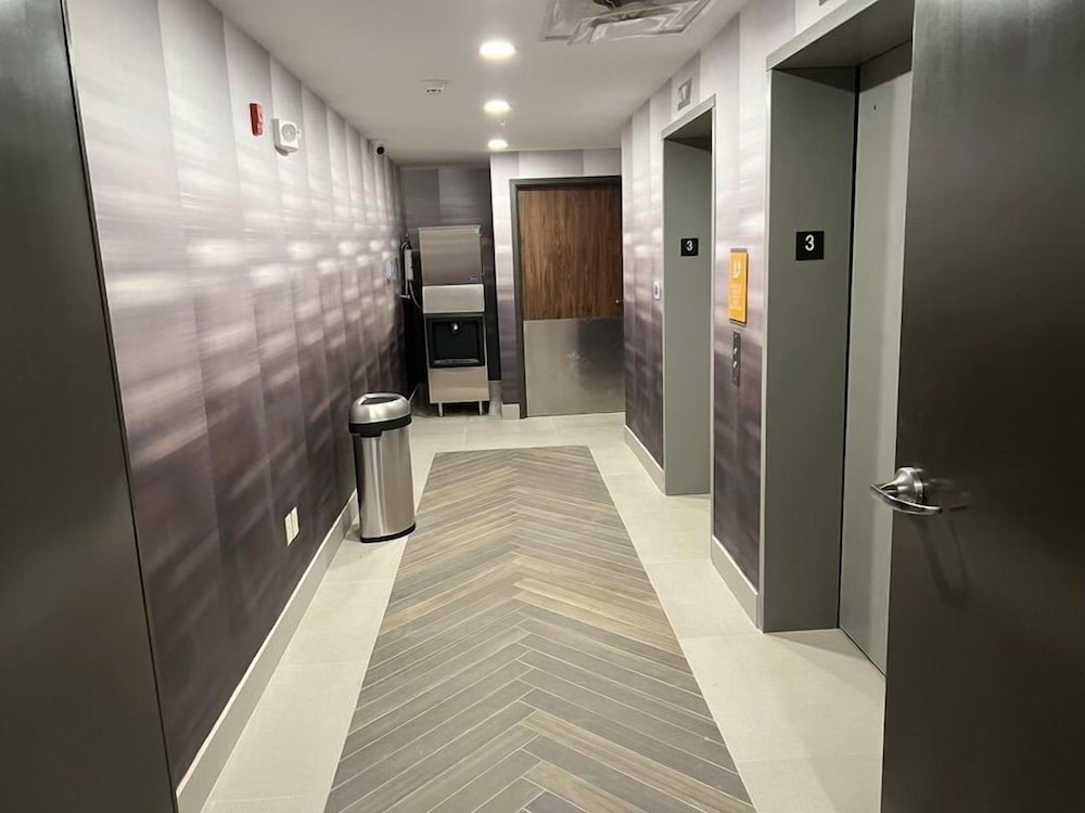 La Quinta Inn & Suites by Wyndham Manchester / Arnold AFB 17/42