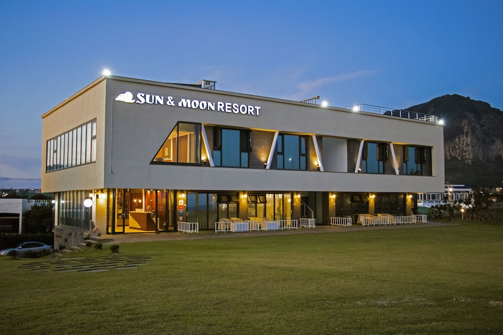 Sun And Moon Resort 3/100
