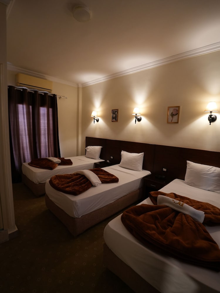 Montana Hotel 26/55