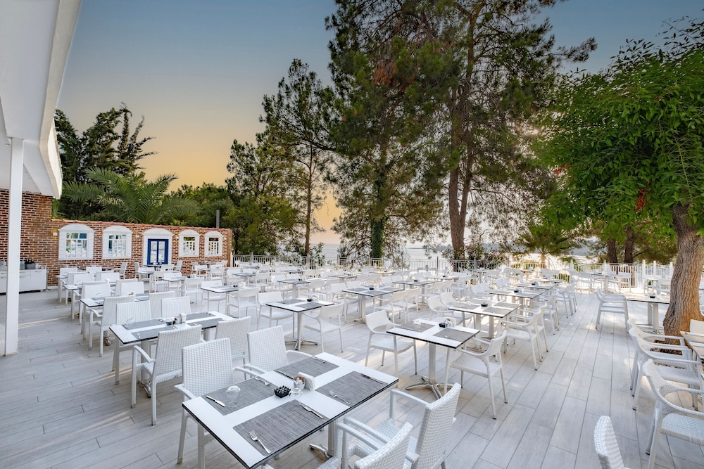 Utopia Beach Club 50/69