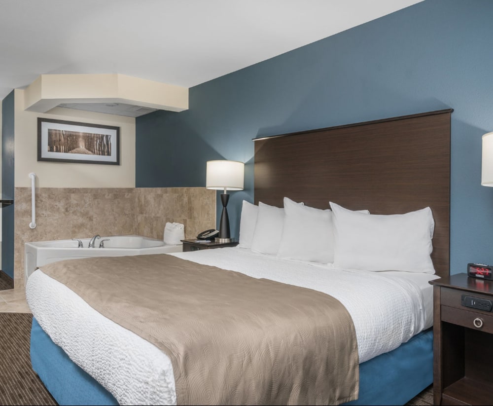 AmericInn by Wyndham Windom 3/22