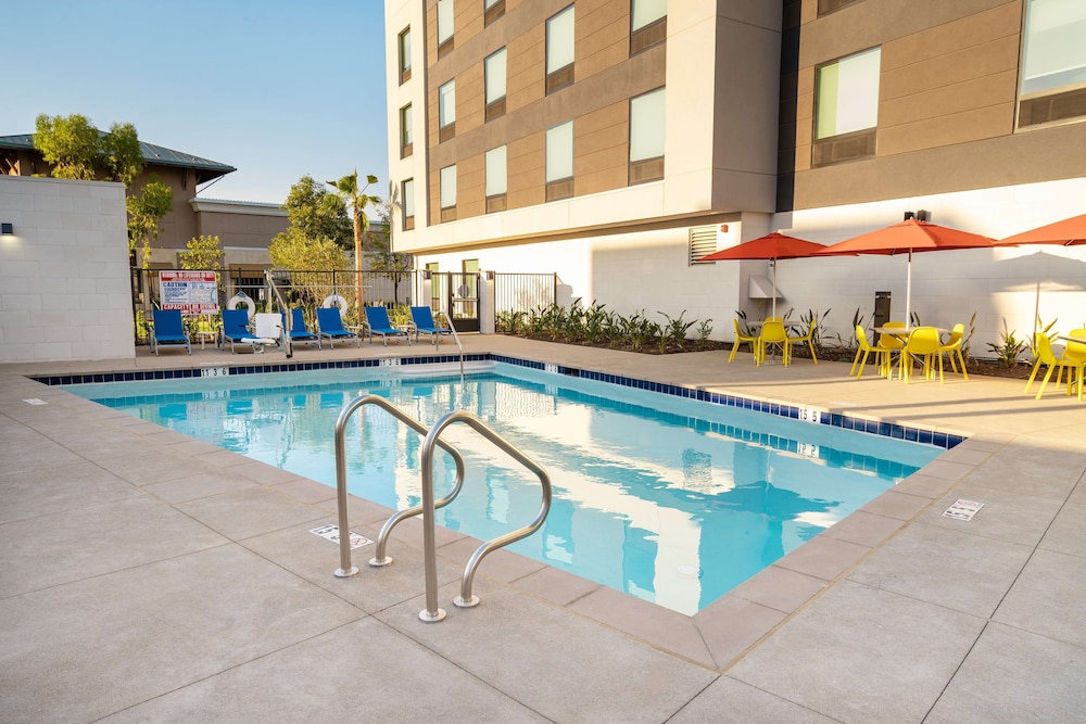 HOME2 SUITES BY HILTON CORONA