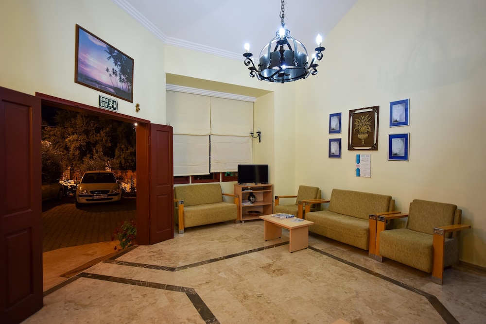 Belcehan Beach Hotel 14/34