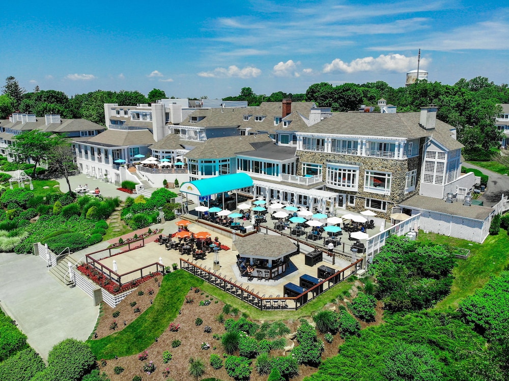 Waters Edge Resort Spa 4/50