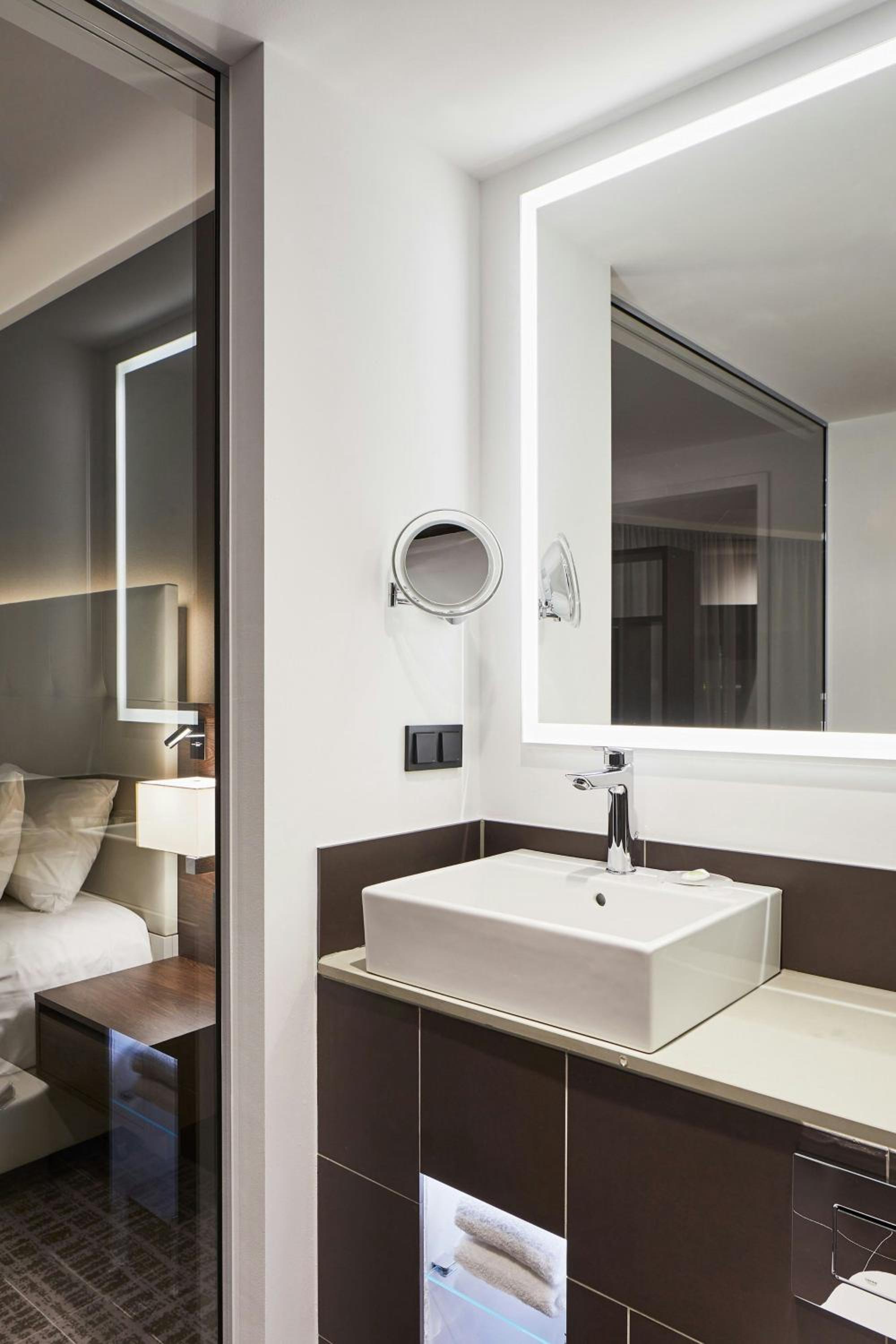 غرفة قياسية بسرير كينج بإطلالة على المتنزه، Courtyard Wolfsburg 10/10