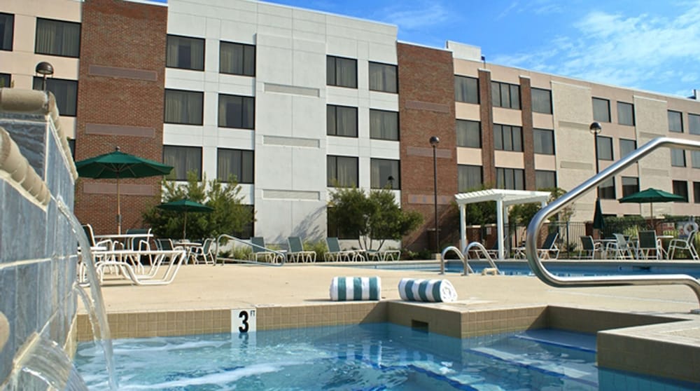 DoubleTree by Hilton Rocky Mount Hotel 8/44